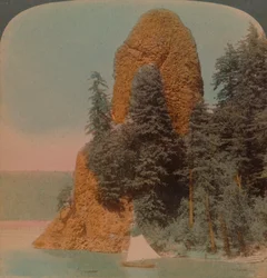 Hahnfelsen, kuriose Felsformation entlang des Columbia River, Oregon, 1902. Künstler: Elmer Underwood, Bert Elias Underwood