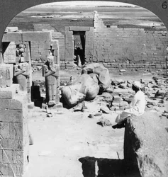 Blick vom Ramesseum südöstlich über die Ebene von Theben, Ägypten, 1905