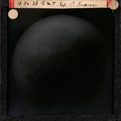 Astronomische Glasplattenaufnahme der Mondfinsternis (1910)