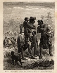 Buschmänner sammeln Wasser in Straußeneiern, begleitet von ihren Kindern; im Hintergrund das Dorf und Männer, die eine Antilope schlachten. Gravur zur Illustration von Dr. Livingstone