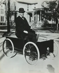 Henri Ford fuhr 1896 sein erstes Benzinauto auf die Straßen von Detroit