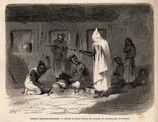 Kabylische Handwerker, bekannt für ihre Fertigkeiten in der Schmuck- und Waffenherstellung (und früher in der Falschgeldherstellung) in der Region Djura (Algerien). Gravur zur Illustration des Ausflugs in die Große Kabilie, zwischen dem Mittelmeer und dem 