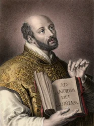 Der heilige Ignatius von Loyola (1491-1556), spanischer Theologe, hält ein Buch mit dem lateinischen Wahlspruch der Gesellschaft Jesu „Ad maiorem Dei gloriam“ („Zur größeren Ehre Gottes“) - Porträt des Ignatius von Loyola, Sant Ignazio oder der heilige