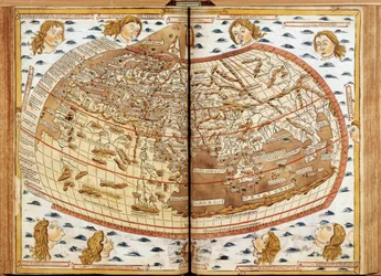 Weltkarte von Claudius Ptolemäus. Die menschlichen Köpfe, die Luft blasen, stellen die verschiedenen Winde dar (deren Namen angegeben sind). In „Lateinische Geographie. Beatissimo Patri Paulo Secundo Pontifici Maximo. Donis Nicolaus“. Geographisches Manusk
