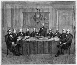 Eine Sitzung des Ministerrats in Versailles. Von links nach rechts: Louis Buffet (1818-1898), Innenminister; Léon Say (1826-1896), Finanzminister; Henri Wallon (1812-1904), Minister für öffentliche Bildung, Kultus und schöne Künste; Alfred 