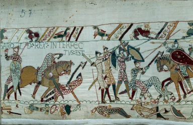 Eroberung Englands durch den Herzog der Normandie Wilhelm den Eroberer (1027-1087) im Jahr 1066: Der Tod von König Harold II. durch einen Pfeil ins Auge in der Schlacht von Hastings (Detail des Teppichs von Bayeux oder der Stickerei von Königin Mathilde)