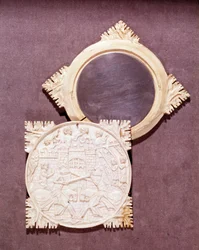 Elfenbeinspiegel und -kasten, die eine Ritterturnierszene darstellen. 1450-1500. Paris, Nationalmuseum des Mittelalters, Thermen von Cluny