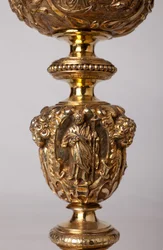 Goldschmiedekunst. Kelch. Geschenk von Kanonikus A. Le Vaillant de la Bassarderie, Dekan des Domkapitels 1726 bis 1758. 18. Jahrhundert. (Detail)