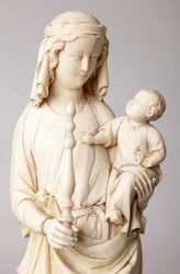 Statue. Madonna mit Kind. Geschenk von Mgr Cantineau, Dekan des Domkapitels. Elfenbein. 13. Jahrhundert (Detail)