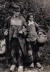 Paar bretonischer Bettler. Fotografie, späte 19. Jahrhundert, Paris. Sammlung Selva