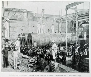 Installation von Dampfkesseln der Baumwollspinnerei Haiphong am 25.09.1899 - in „Le Tonkin en 1900“ von Robert Dubois