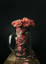 Rosen in einem Glasmug