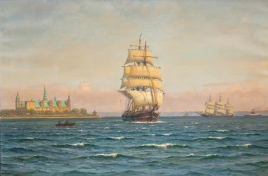 Segelschiffe und eine Fähre vor Kronborg