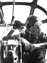 Schütze in der Nase einer B-17 während des Trainings auf dem MacDill Field im Zweiten Weltkrieg
