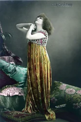 Henriette Rosine Bernard alias Sarah Bernhardt als „Cleopatra“, Stück von Victorian Sardou