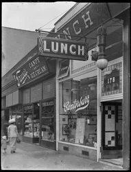 Canterbury Lunch Schild bei 202 (oder 178) E. 125th Street, New York City, 2. Mai 1916