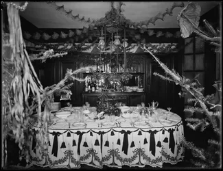 Innenraum der Residenz von Mr. und Mrs. William Mill Butler, dekoriert für Weihnachten, 4. Januar 1917