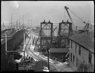 Montague Street Büros der New York Dock Company, aufgenommen von der Straßenbrücke, Brooklyn, 17. Februar 1917