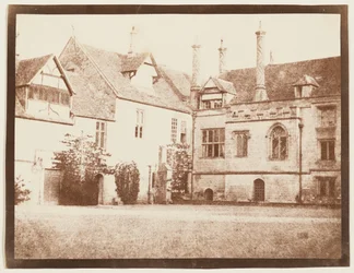 [Südostecke des nördlichen Innenhofs, Lacock Abbey]