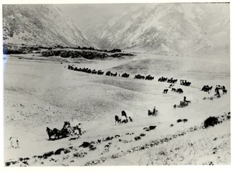 Pioniere sammeln Einwanderer vom Bahnhof und führen sie nach Salt Lake City der Mormonen