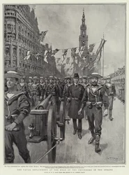 Das Marine-Detachement an der Spitze der Prozession im Strand