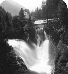 Der Wasserfall bei Badgastein, Österreich, um 1900