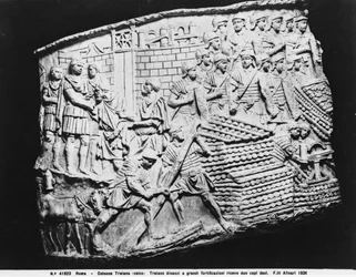 Der Kaiser Trajan empfängt Gehorsam von zwei Barbaren